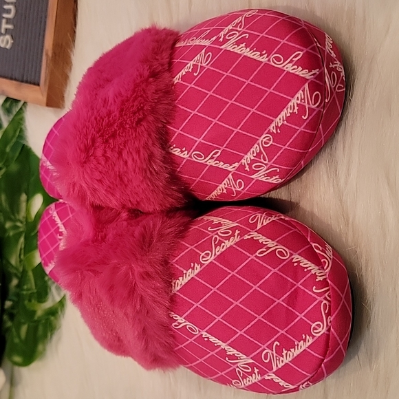 NWT Victoria's Secret Fur Trimmed Large Slipper Hot Pink 🔥 ❤️  Fisnet pattern - Picture 5 of 8